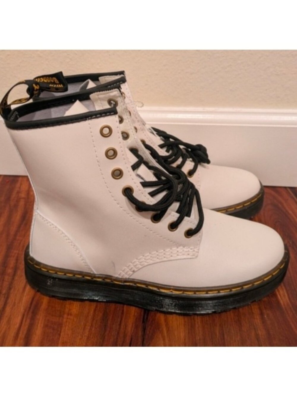 Dr. Martens Womens US 7 Zavala White Patent Leather 8 Eye Combat Boots 052026 - Picture 2 of 7